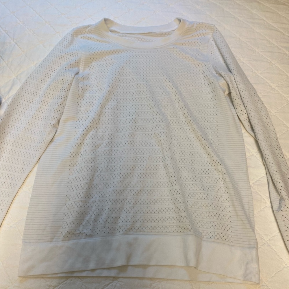 white loose swiftly lululemon